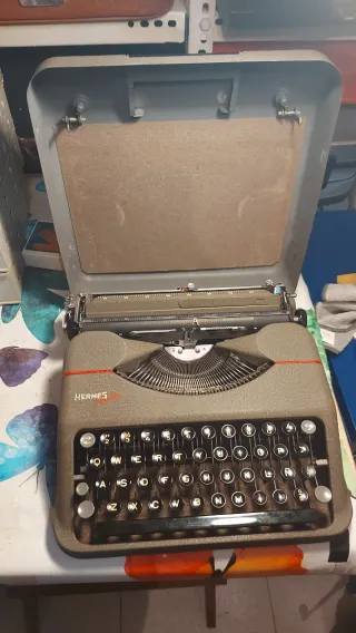 Máquina de escribir Hermes Baby