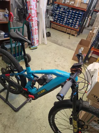 Bicicleta Cube Stereo Hybrid 160