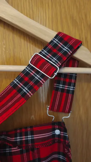 Peto de cuadros rojo y negro