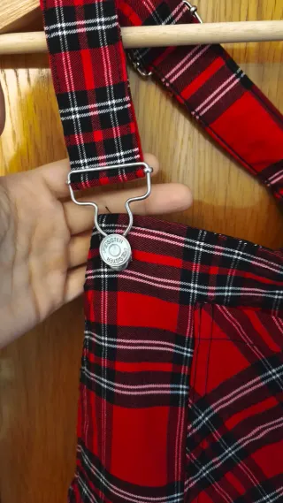 Peto de cuadros rojo y negro