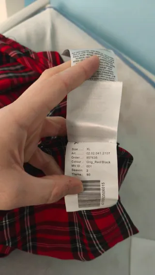 Peto de cuadros rojo y negro