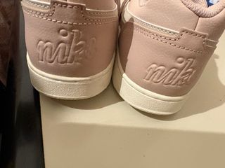 Zapatillas Nike rosas sin usar