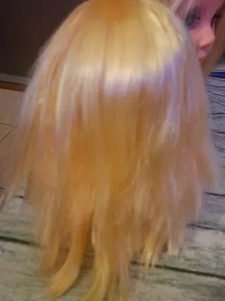 Muñeca de peluquería rubia