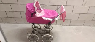 Carrito de muñecas rosa con muñeca de regalo