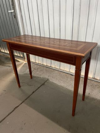 Consola de madera con marqueteria restaurada