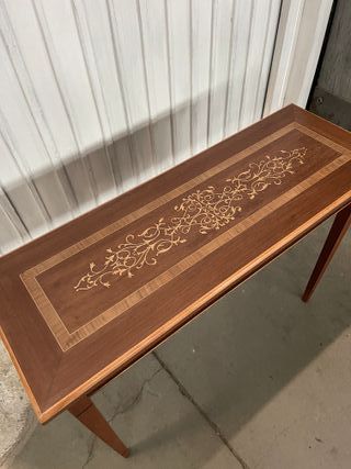 Consola de madera con marqueteria restaurada