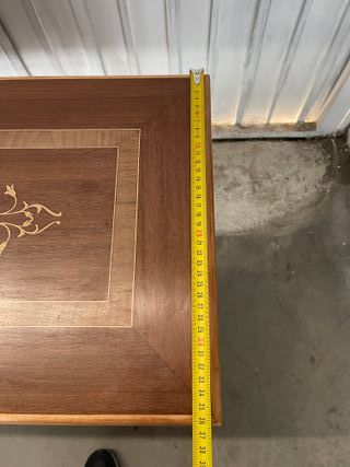 Consola de madera con marqueteria restaurada
