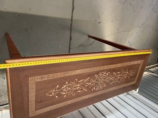 Consola de madera con marqueteria restaurada