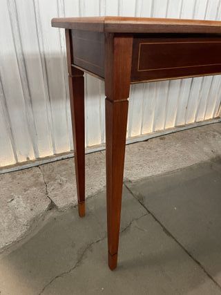 Consola de madera con marqueteria restaurada