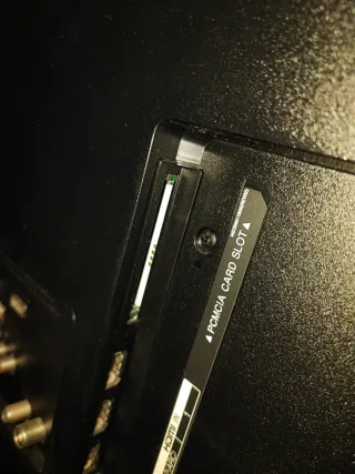 Televisor Negro y Gris