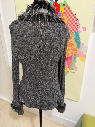 Chaqueta de punto con pelo y cremalleras