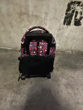 Mochila con ruedas estampado floral