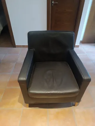 Butaca IKEA de piel negra