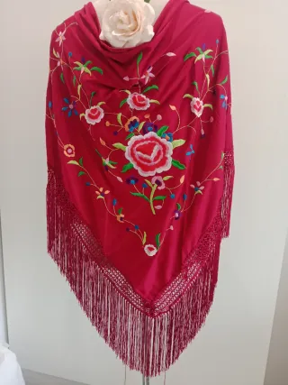 Mantoncillo bordado flores