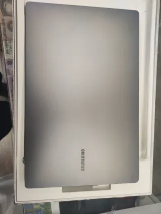 Portátil Samsung Galaxy Book5 15.6 16GB RAM 512GB