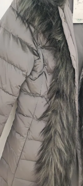 Abrigo Benetton gris plumífero NUEVO