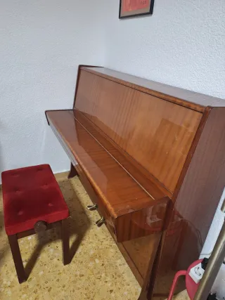 Piano Vertical Petrof