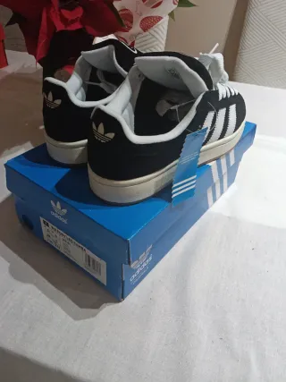 Zapatillas  Negras y Blancas