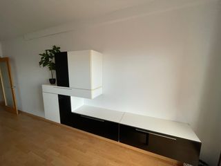 Mueble de salón moderno blanco y negro