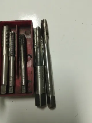 Lote machos de roscar