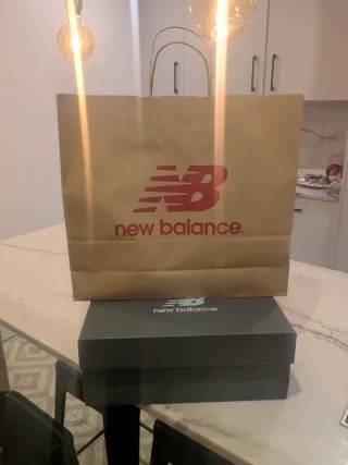Caja y bolsa New Balance NB