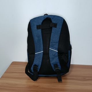 Mochila para portátil impermeable azul y negra