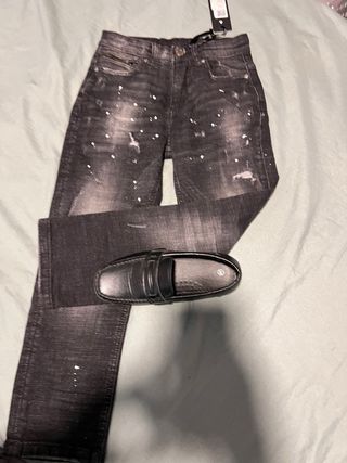 Pantalones Talla 8 y Zapatos Negros