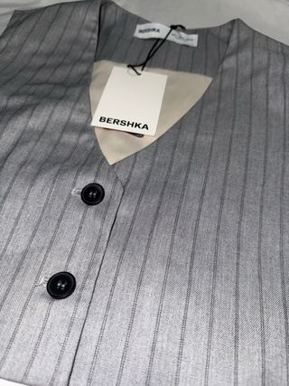 Chaleco gris de rayas - Bershka
