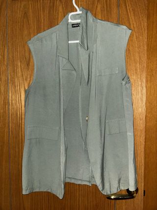 Chaleco SHEIN verde oliva