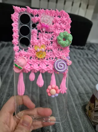 Funda móvil decorada con dulces