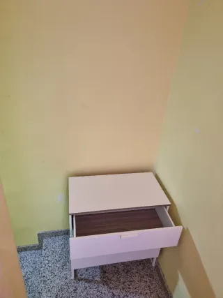 Cajonera blanca de madera