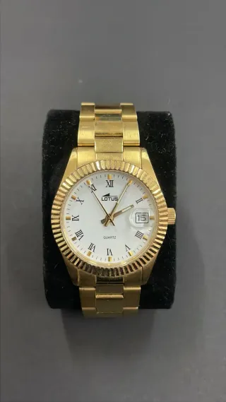 Reloj Lotus Dorado y Blanco