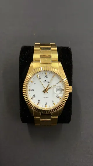 Reloj Lotus Dorado y Blanco