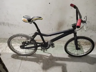 Bicicleta BMX negra