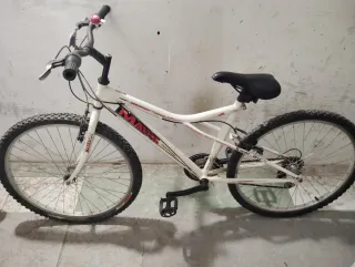 Bicicleta BMX negra