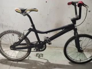 Bicicleta BMX negra