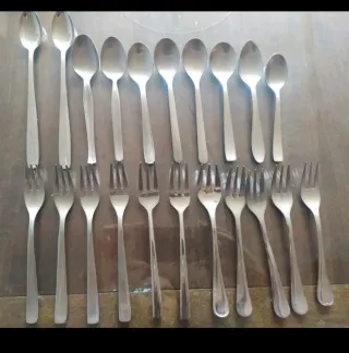 Cubiertos de postre plateados