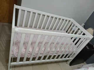 Cuna de bebé blanca