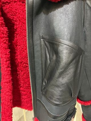 Chaqueta Mouton Sandro estilo aviador