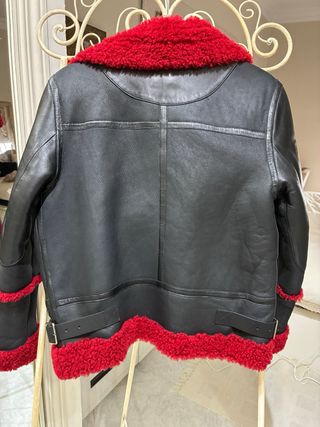 Chaqueta Mouton Sandro estilo aviador