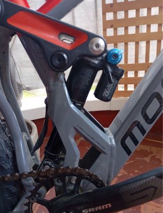 Bici Enduro Mondraker Roja y Gris