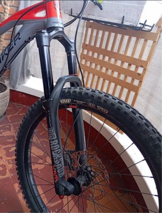 Bici Enduro Mondraker Roja y Gris