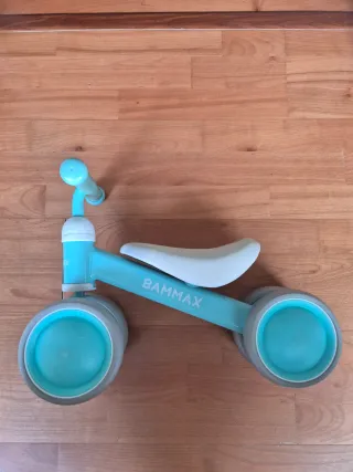 Bicicleta de equilibrio infantil azul