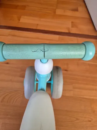 Bicicleta de equilibrio infantil azul