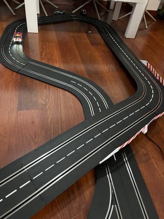 Escalextric: 32 rectas y 20 curvas.