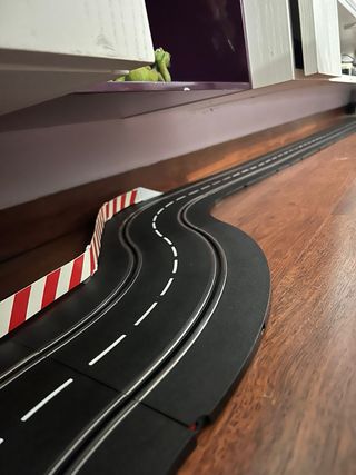 Escalextric: 32 rectas y 20 curvas.