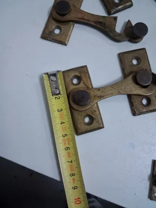 Cerrojos de gancho de bronce antiguos