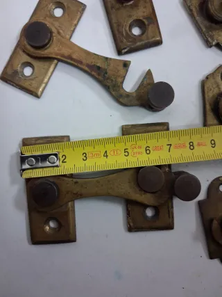 Cerrojos de gancho de bronce antiguos