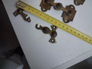 Cerrojos de gancho de bronce antiguos