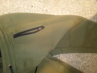 Pantalones de chándal verdes con cremallera